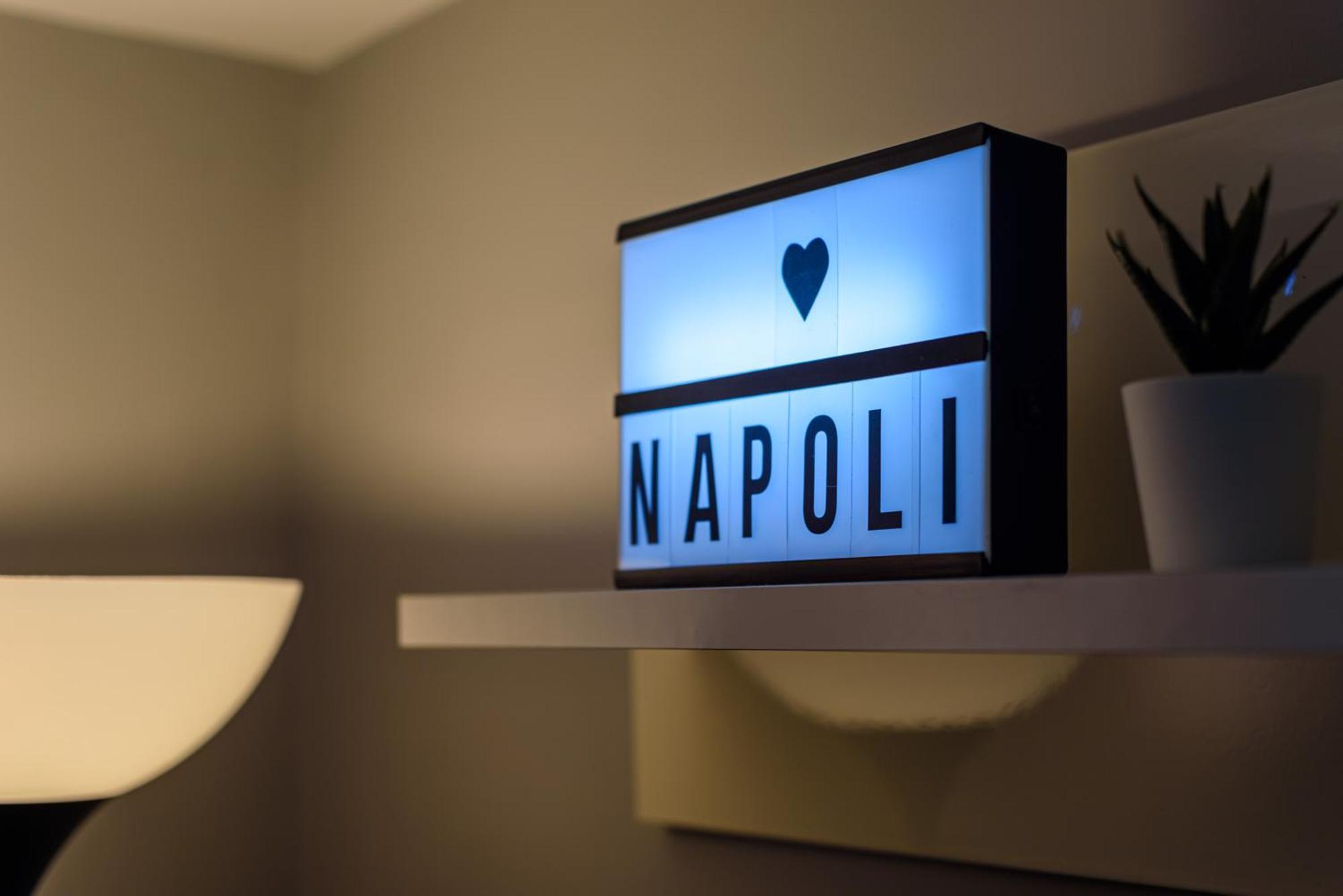 Appartement La Terrazzina Sul Porto à Naples Extérieur photo