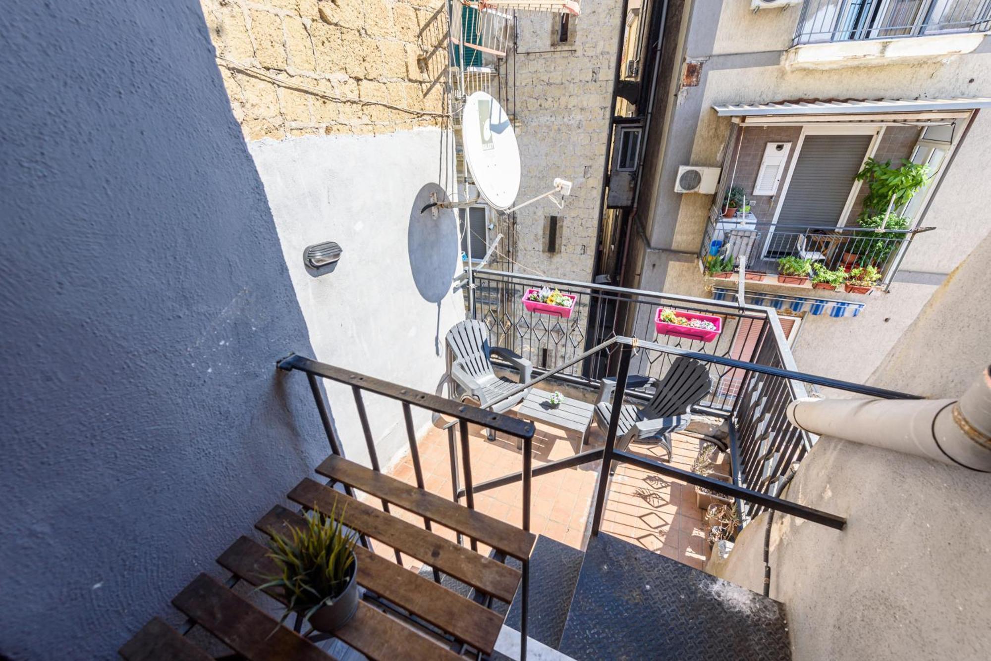 Appartement La Terrazzina Sul Porto à Naples Extérieur photo